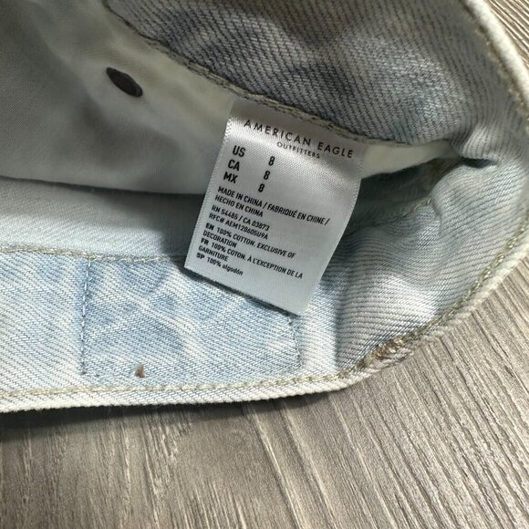 American Eagle Distressed 90’s Boyfriend Denim Shorts Light Wash Size 8 - Picture 3 of 6